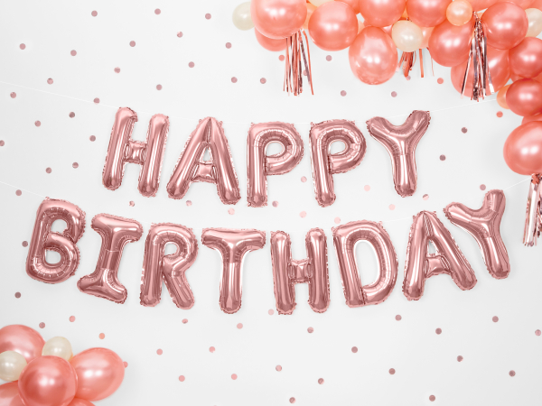 HAPPY BIRTHDAY Geburtstag Schriftzug aus Ballonen. Die Folienballone sind einzel, also nicht miteinander verbunden. Jeder Buchstaben Ballon kann einzel mit einem Strohhalm von Mund mit Luft aufbeblasen werden. Ein Trinkhalm liegt in der Packung bei. Kein
