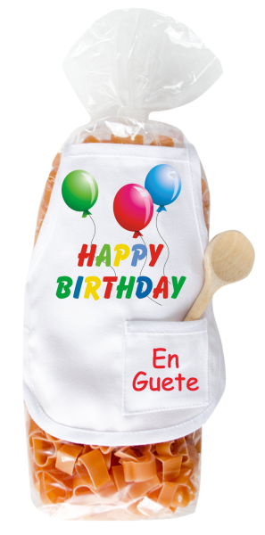 Mit dem Spruch: Happy Birthday. Ideal für den Geburtstag. En Guete. Die beliebten und lustigen Herz Teigwaren. Als Geschenk mit einer kleinen Mini-Schürze und einem herzigen Holzlöffeli. Nudeln hergestellt in der Schweiz. Pasta in Herzform,