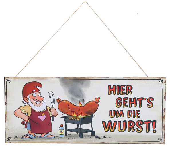 Hier geht es um die Wurst! Das lustige Grillschild als Geschenk für den Griller.   Das Metallschild mit einem Juteanhänger zum Aufhängen. Der lustige Gartenzwerg grillt einen Cervelat. Das Blechschild eignet sich als Gartenschild. Im Garten hat diese Tafe