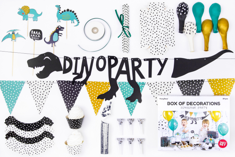Jetzt deine Geburstag Dekoration in einer Box. Alles was du brauchst, um einen coolen Kindergeburtstag zu feiern. Das Thema lautet Dinosaurier! Alles für eine coole Geburtstagsparty. Ein Deko Set für die Kinderparty. In dieser Dekorations Box ist alles en