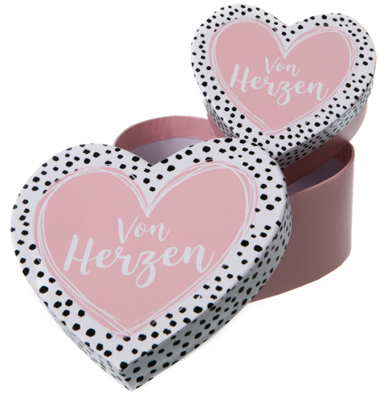 2 Geschenkschachteln in Herzform. Die rosa Herzboxen sind beschriftet mit VON HERZEN. Eignen sich als Geschenksverpackung mit viel Liebe wie Valentinstag, Hochzeit oder als Verpackung für das Geburtstagsgeschenk.   Set mit 2 verschieden grossen Geschenkbo