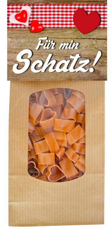 Mit dem Spruch: Für min Schatz. Die beliebten Herz Teigwaren in einer schönen Geschenkpackung. Am Naturbeutel ist eine Etikette angebracht. Vorderseite mit Sprüchen, Rückseite mit einem feinen Pasta Rezept mit Tomaten Mozzarella Sauce.