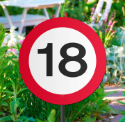 Dekoration für den 18. Geburtstag oder zum Jubiläum. Die Zahlen Verkehrstafel ist aus festem Plastik (Durchmesser 26 cm). Das Schild ist an einem Plastikstiel angebracht. Dieser kann in der Höhe verstellt werden von 45 bis 70 cm. Der Plastikstengel kann a