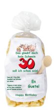 Mit dem Spruch: Das glaubt doch kein Schwein, 30 soll ich schon sein. Für den Geburtstag. Die beliebten und lustigen Schwein Teigwaren. Als Geschenk mit einer kleinen Mini-Schürze und einem herzigen Holzlöffeli. Inklusive Rezept auf Sch&uum