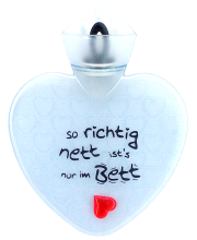 So richtig nett ist's nur im Bett. Optimal zum Schenken für einen lieben Menschen. Die Herz Wärmeflasche ist ein hochwertiges Qualitätsprodukt. Eine Bettflasche ist immer ein tolles Geschenk zum Valentinstag, Geburtstag, Weihnachten &nd