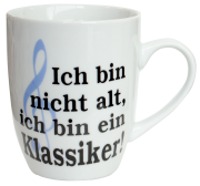 Lustige Spruch Tasse mit Aufschrift: Ich bin nicht alt, ich bin ein Klassiker. Das passende Geburtstags- oder Weihnachtsgeschenk für Liebhaber von Kaffee, Tee und Ovo. Ideal auch als Geschenk gefüllt mit Schokolade. Aus Keramik, Höhe 10 cm.