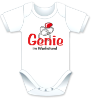 Kurzarm Babybody mit dem Spruch: Genie im Wachstum. Die grosse Show der herzigen Babybodies. Die Strampler mit den lustigen Sprüchen. Das finden nicht nur die Kleinkinder lustig, sondern vor allem auch die Erwachsenen haben an diesem Geschenk viel Fr