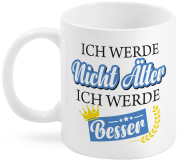 Ich werde nicht älter, ich werde besser. Als Kaffeetasse oder Teetasse geeignet. Beidseitig bedruckter Becher aus Keramik. Füllmenge: 300 ml Verpackt in einer schönen Kartonbox.  Ein schönes Geburtstagsgeschenk für Frauen und Männer. Diese Tasse ist für s