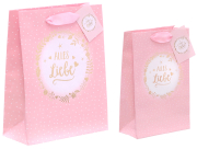 Geschenktasche mit dem Aufdruck ALLES LIEBE. Ein Geschenksack, der sich als Geschenkverpackung für Hochzeitsgeschenk oder Liebe Geschenk passt. Mit viel Herz verschenken. Die Tasche ist rosa mit gold glänzendem Druck. Erhältich in zwei verschiedenen Gröss