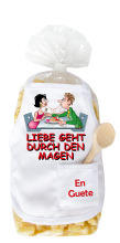 Mit dem Spruch: Liebe geht durch den Magen. Die beliebten und lustigen Penis Teigwaren. Als Geschenk mit einer kleinen Mini-Schürze und einem herzigen Holzlöffeli. Nudeln hergestellt in der Schweiz. Pasta in Penisform, 400 g