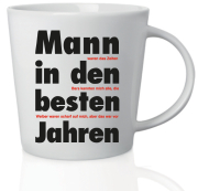 Lustige Spruch Tasse mit Aufschrift: Mann in den besten Jahren. Das passende Geburtstags- oder Weihnachtsgeschenk für Liebhaber von Kaffee, Tee und Ovo. Ideal auch als Geschenk gefüllt mit Schokolade. Aus Keramik, Höhe 10 cm.