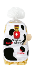 Mit dem Spruch: Original Swiss Cow Pasta. Die beliebten und lustigen Kuh Teigwaren. Als Geschenk mit einer kleinen Mini-Schürze und einem herzigen Holzlöffeli. Nudeln hergestellt in der Schweiz. Pasta in Kuhform, 400 g