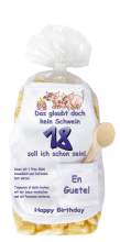 Mit dem Spruch: Das glaubt doch kein Schwein, 18 soll ich schon sein. Für den Geburtstag. Die beliebten und lustigen Schwein Teigwaren. Als Geschenk mit einer kleinen Mini-Schürze und einem herzigen Holzlöffeli. Inklusive Rezept auf Sch&uum