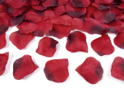 Rote Rosenblätter zum Verstreuen. Einfach verpackt in einem Plastikbeutel, ca. 100 Rosenblätter.  Ideal zur Dekoration bei der Hochzeit, Valentinstag, Muttertag, Hochzeitsantrag, Liebesurlaub, Liebesbeweis, vor der Badewanne oder für das Blumenmädchen / B