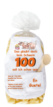 Mit dem Spruch: Das glaubt doch kein Schwein, 100 soll ich schon sein. Für den 100 Jahre Geburtstag. Die beliebten und lustigen Schwein Teigwaren. Als Geschenk mit einer kleinen Mini-Schürze und einem herzigen Holzlöffeli. Inklusive Rezept auf Schürzchen.