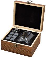 Ein schönes Whisky Geschenk Set für Fans von Whiskey. Verpackt in einer wunderschönen Holzbox. Die Holzkiste kann natürlich mit einer Flasche gutem Whisky in einer Geschenkpackung kombiniert werden. Der Inhalt der Whiskybox ist ein Whiskyglas, Basalt Whis